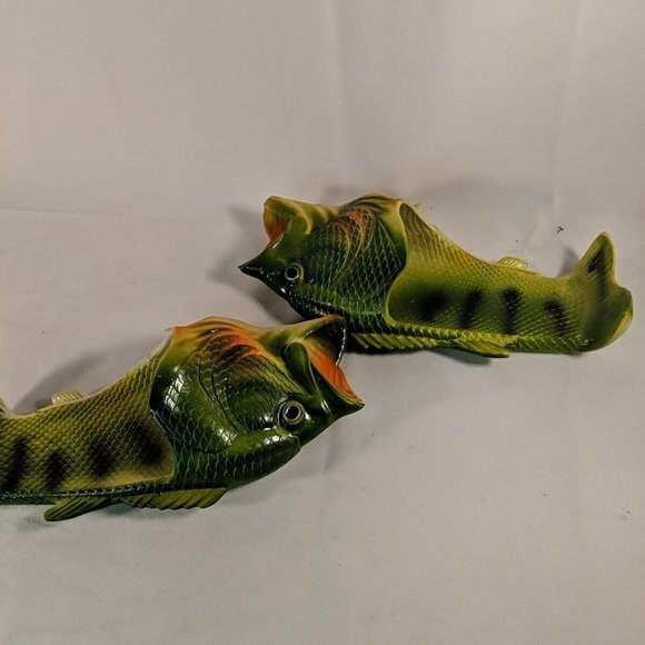 Green Bass Fish Flops Sandals Fishing Flip Flops Men's 42/43 9.5 Summer Gag Gift - Picture 7 of 13